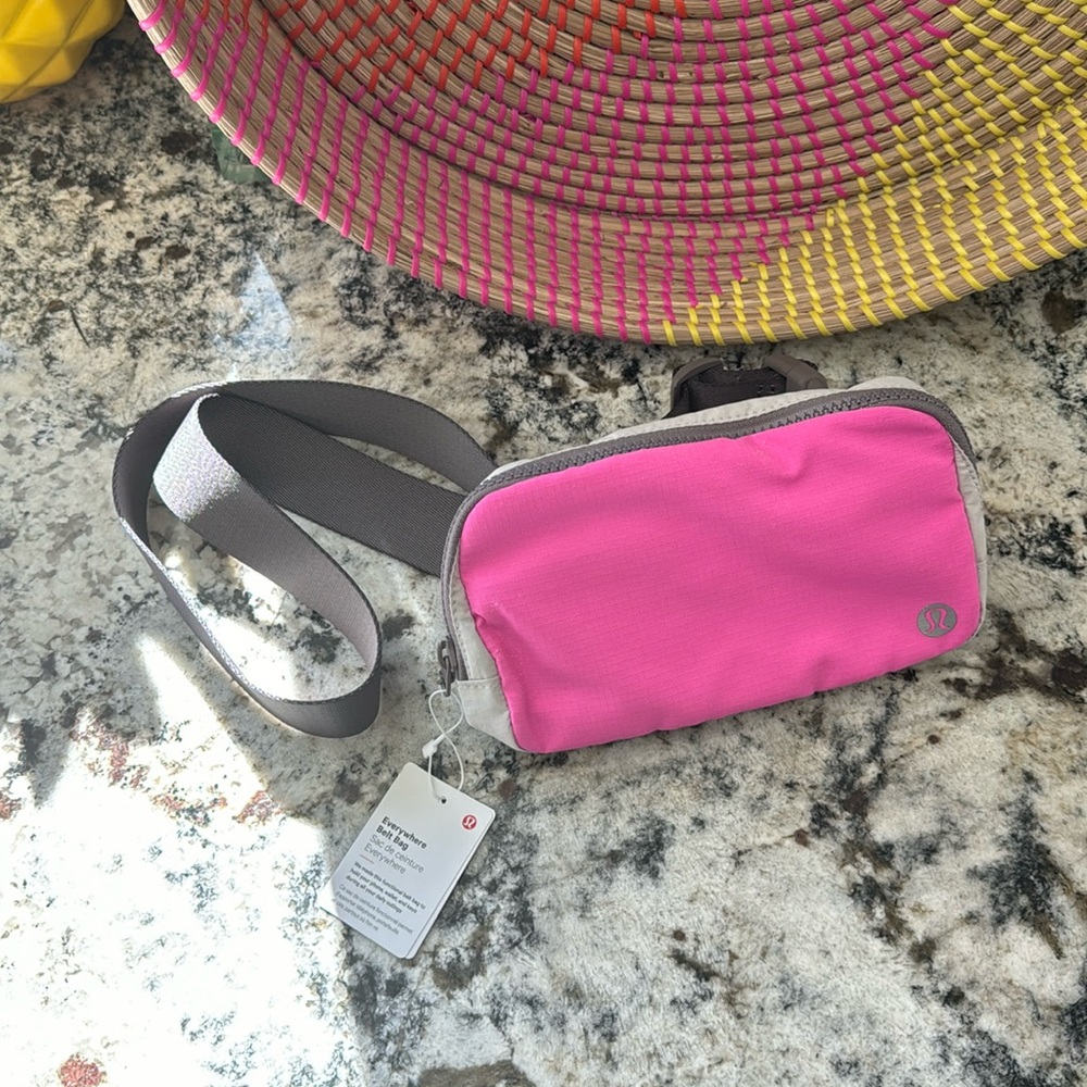 Lululemon everywhere belt bag